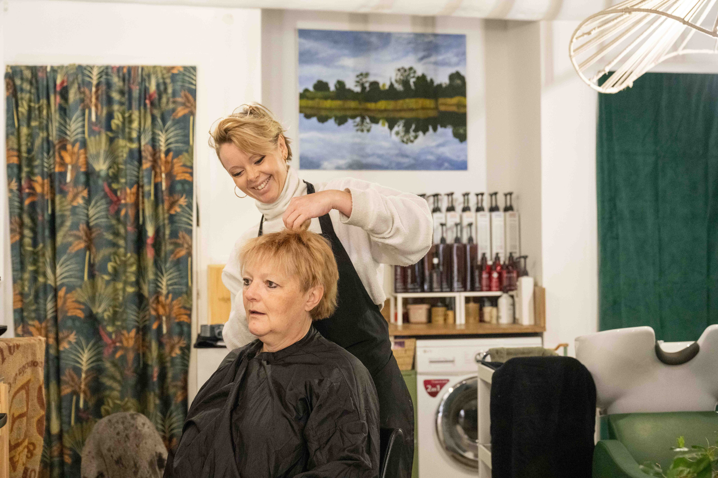 AUX MAINS D'ART GENS - Adieu cheveux ternes, salon de coiffure à Istres